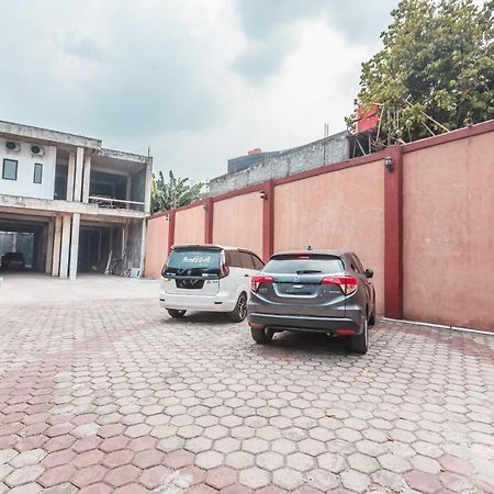 Super Oyo 1640 Fallinda Hotel Bogor Buitenkant foto