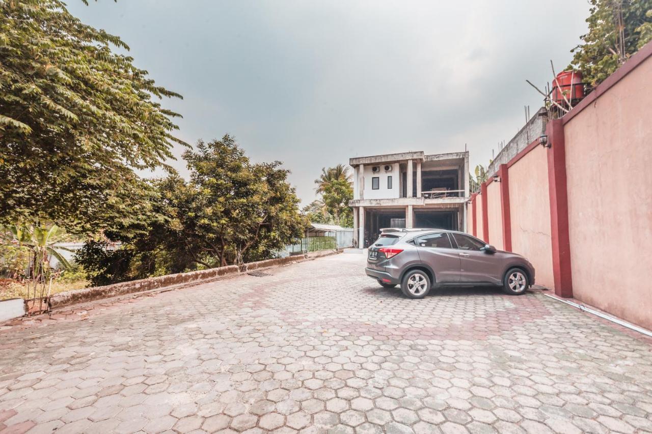 Super Oyo 1640 Fallinda Hotel Bogor Buitenkant foto